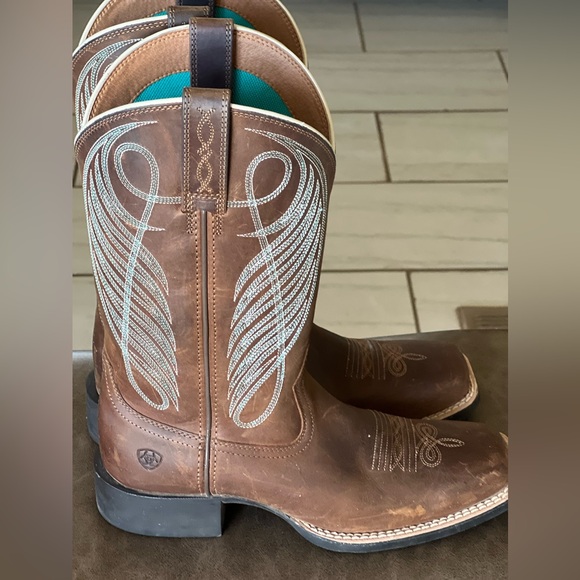 Ariat Brown Heeled Boots with Blue Stitching - Picture 6 of 9
